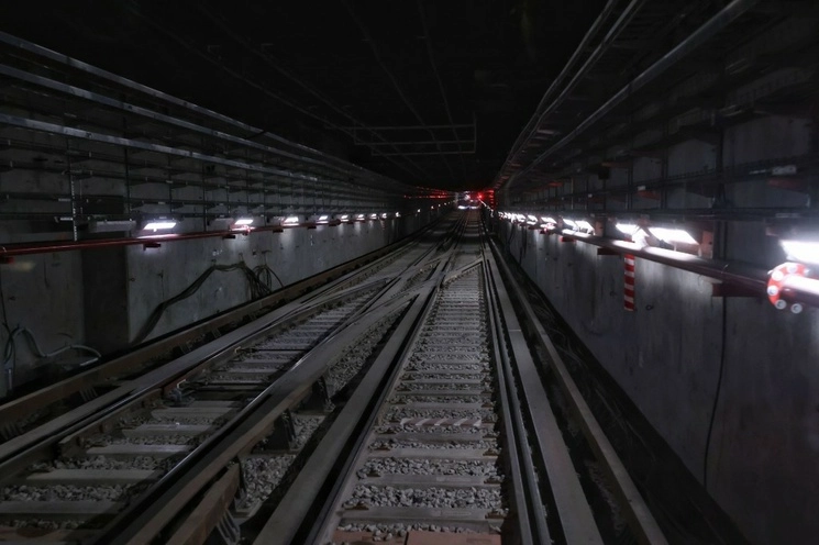 Para el retiro de objetos metálicos de las vías del Metro es necesario realizar un corte de energía. Foto Cuartoscuro/ Archivo 