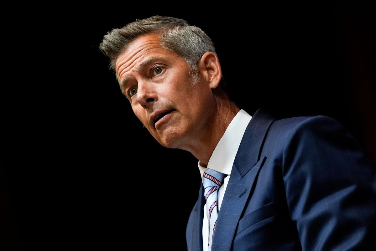 El secretario de Transporte, Sean Duffy, dijo en el aeropuerto de Newark, cerca de Nueva York, que ya había un "leve" aumento a nivel nacional de controladores de tráfico aéreo que llamaban para reportarse enfermos. La imagen, de archivo. Foto 