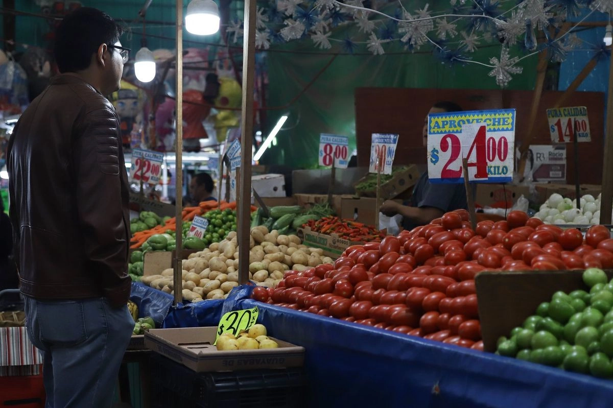 Aunque se trata de la tasa mensual más baja en nueve años para un mismo periodo, el resultado debe interpretarse con cautela. La moderación responde principalmente al componente no subyacente, en particular a una fuerte caída en la inflación de frutas y verduras, señalaron analistas. 
