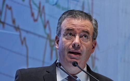 El gobernador del Banco de México,  Alejandro Díaz de León, recomendó hacer la reunión de la Comisión de Hacienda de la Cámara de Diputados en privado, por tratarse de temas delicados e importantes. Foto Marco Peláez/ archivo
