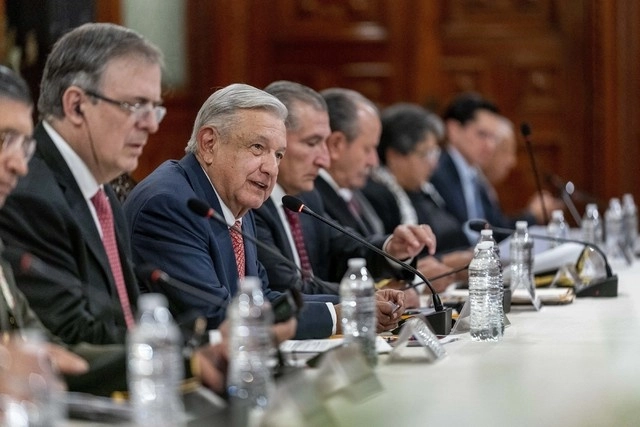 El presidente Andrés Manuel López Obrador (c,izq) durante el encuentro bilateral con su homólogo estadunidense, Joe Biden. Foto Ap