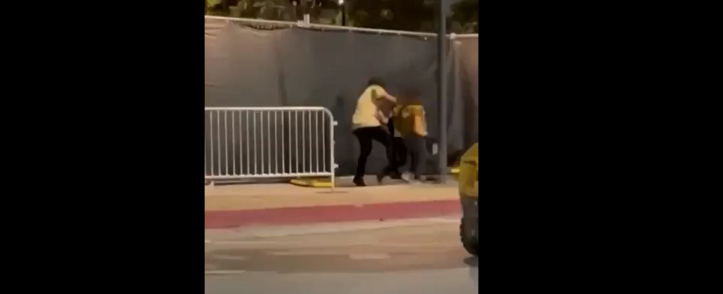 Usuarios de redes sociales documentaron la agresión en video.
