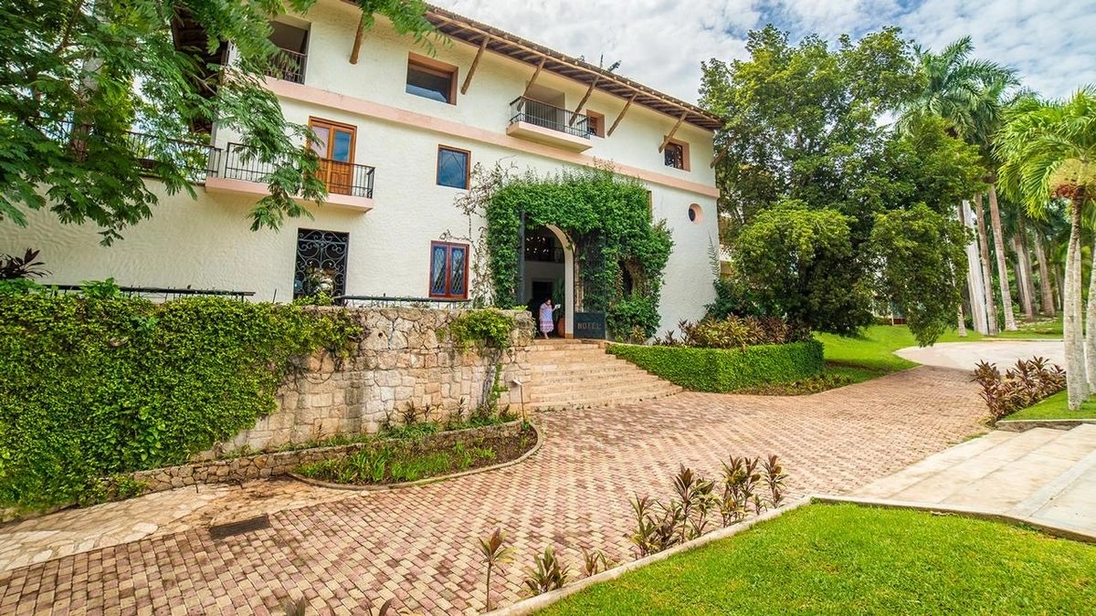 El fallo de un juez en Yucatán dejó sin efecto la entrega de los hoteles Mayaland y The Lodge Chichén Itzá a Fernando Eugenio Barbachano, quien había ganado la disputa legal. Foto 