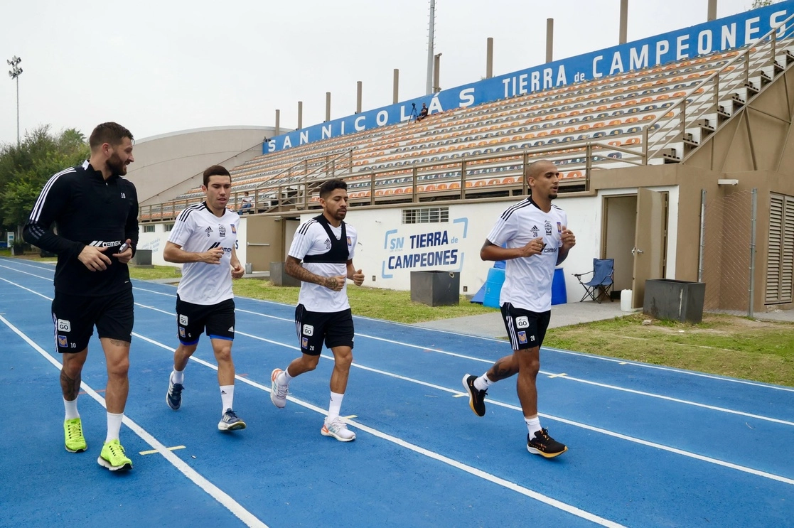 Entrenamiento de los jugadores de la UANL, el 26 de octubre de 2021. Foto tomada del Twitter de @TigresOficial