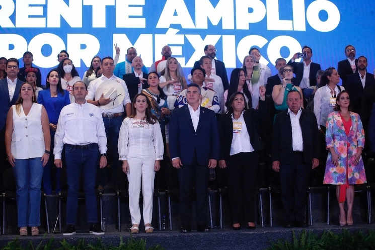 Los dirigentes del PRI, PAN y PRD, Alejandro Moreno, Marko Cortés y Jesús Zambrano, del Frente Amplio por México, durante la conferencia en la que dieron a conocer el método para la elección de su aspirante con vistas a 2024 realizada el 26 de junio de 2023 . Foto Cristina Rodríguez