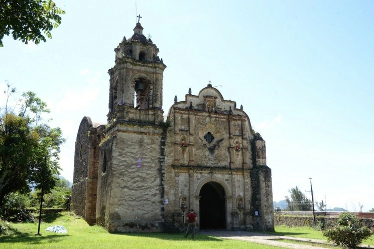 La parroquia de Jesús María y el Convento del Divino Salvador, en Malinalco, estado de México, resultaron afectados por el 19-S. Foto Cuartoscuro / archivo 