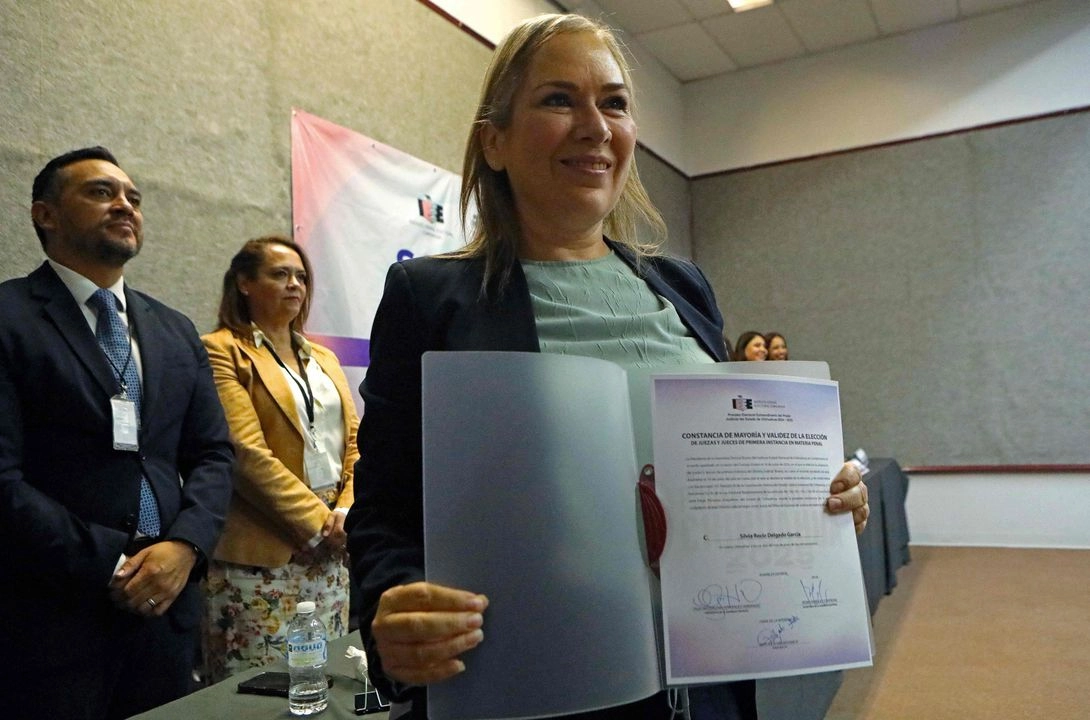 Silvia Rocío Delgado García, ex abogada de 'El Chapo', recibió ayer en Ciudad Juárez su constancia de mayoría para jueza del estado de Chihuahua. 