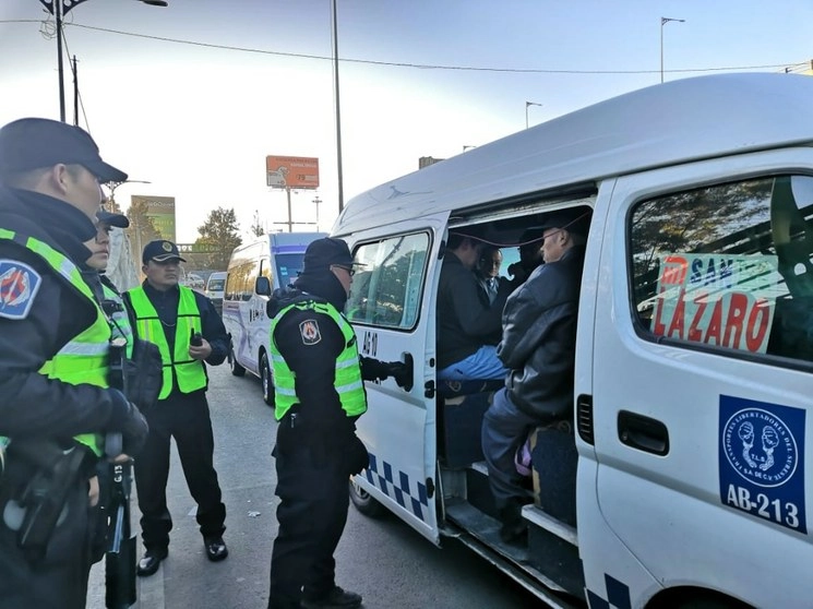Los uniformados realizaban una revisión corporal a los pasajeros. Foto Elba Mónica Bravo