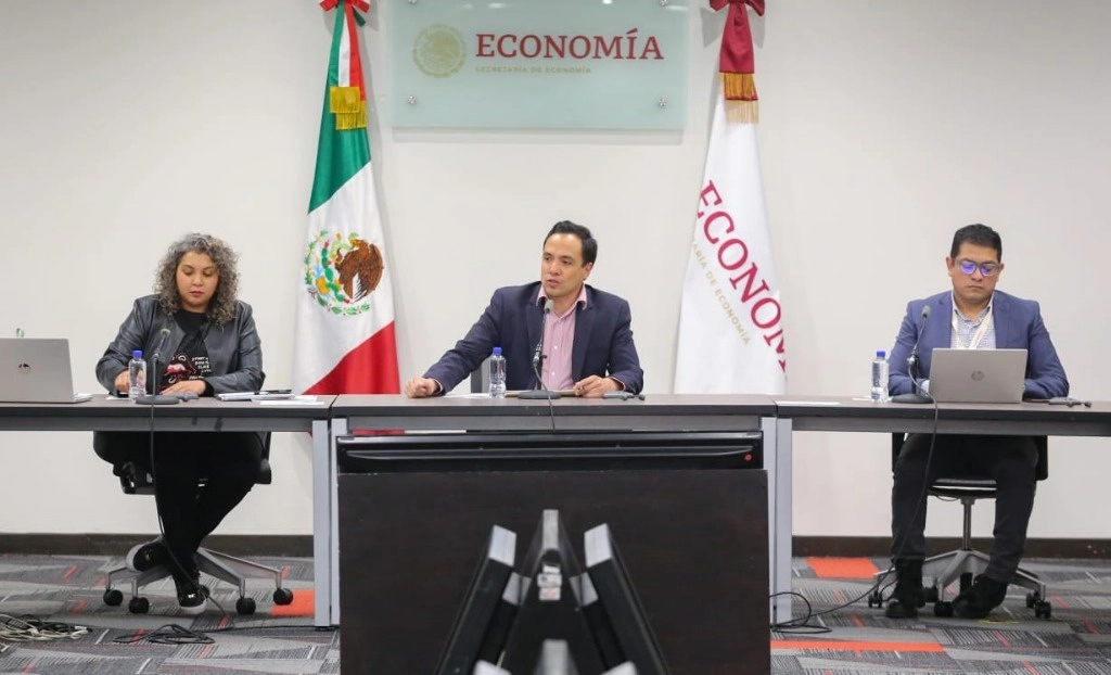 Ambos funcionarios se reunieron en Toronto, como parte de los trabajos previos a la reunión de control de mitad de año del Tratado entre México, Estados Unidos y Canadá (T-MEC). Foto tomada de X @SE_mx.