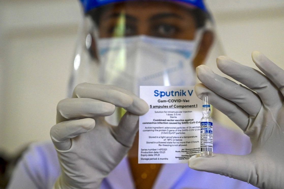 Se presentó ante Cofepris la solicitud de autorización de emergencia para la vacuna Sputnik Light, la cual podría ser aplicada en dos dosis con 6 meses de separación entre la primera y la segunda. Foto Afp / Archivo