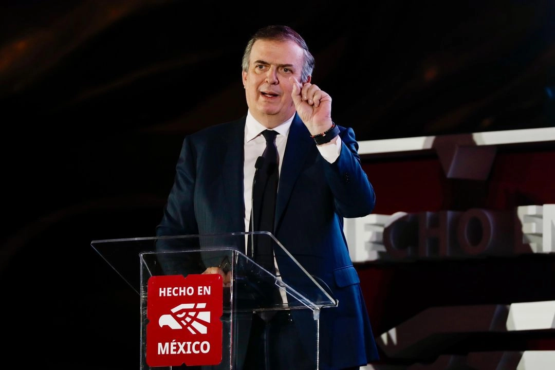 El secretario de Economía, Marcelo Ebrard, encabeza el lanzamiento del programa “Hecho en México”, en la capital del país, el 13 de mayo de 2025. 