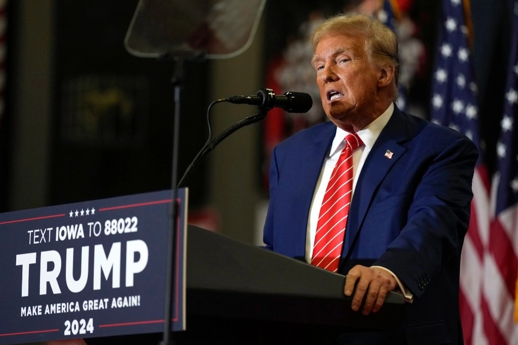 El candidato presidencial republicano, Donald Trump, durante un mitin en Iowa, el 6 de enero de 2024. Foto Ap