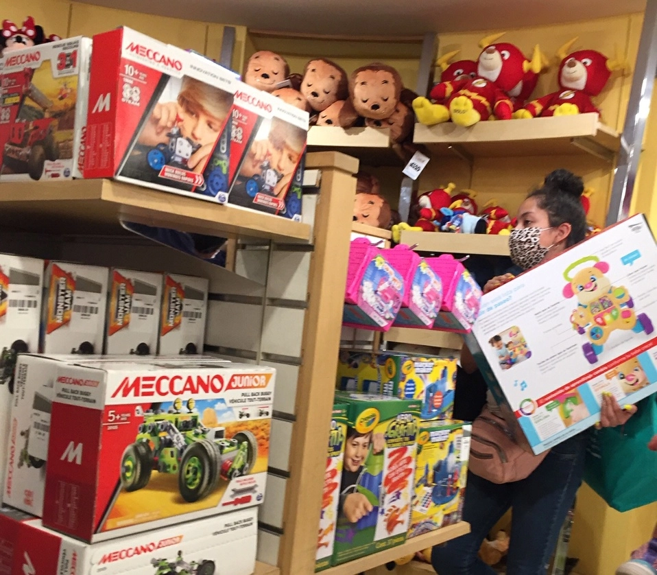 Venta y compra de juguetes para Día de Reyes en centros comerciales de la Ciudad de México. Foto Guillermo Sologuren