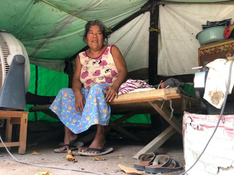 Habitantes de Juchitán viven  debajo de una lona o espacios improvisados por el sismo de 2017. Foto Diana Manzo
