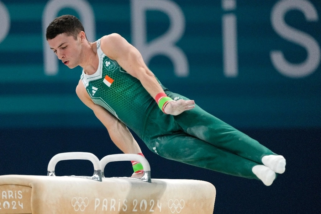 Rhys McClenaghan de Irlanda se colgó la medalla dorada en la prueba de caballo con arcos de los JO de París 2024. Foto Ap
