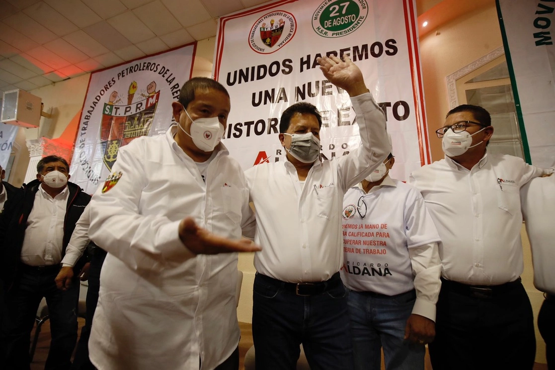 Ricardo Aldana, aspirante a la secretaría general del STPRM (c). Foto Cristina Rodríguez