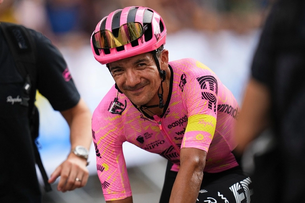 Carapaz conquistó el Giro de Italia de 2019 y, años después, se colgó el oro olímpico en la carrera de ruta en Tokio 2020. Foto Ap