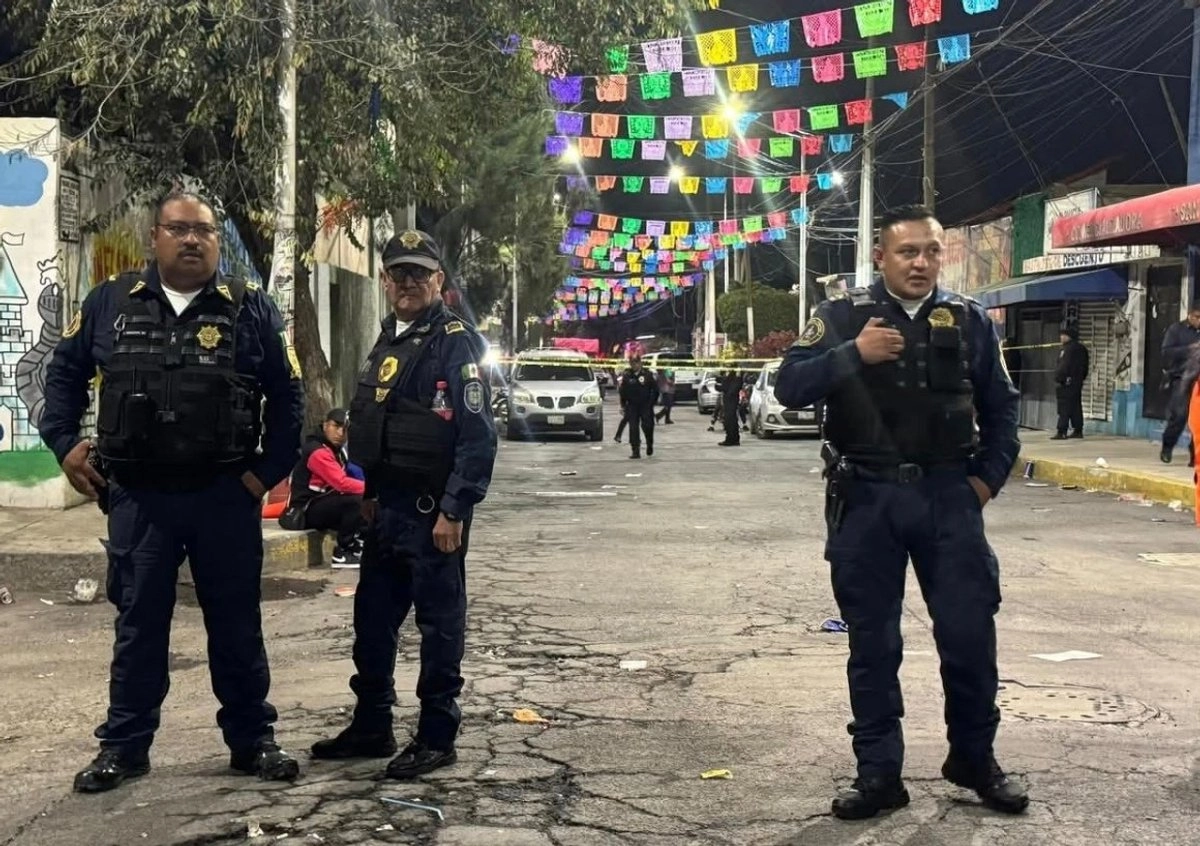 Operadores del Centro de Comando y Control (C2) Oriente informaron a los policías en campo, a través de la frecuencia de radio, de un reporte de disparos y varias personas lesionadas en la calle Miguel Hidalgo y su esquina con Jerusalén, por lo que se aproximaron al lugar. Foto