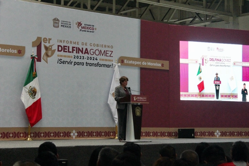La gobernadora, Delfina Gómez durante la entrega de primer informe regional de gobierno. Foto Javier Salinas Cesáreo