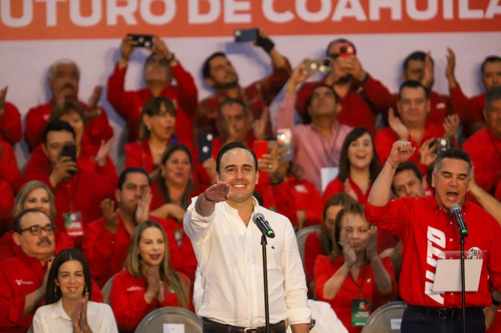 Manolo Jiménez Salinas, tomó protesta como candidato a la gobernatura del estado de Coahuila ante dos mil personas en el municipio de Torreon. Foto Cuartoscuro