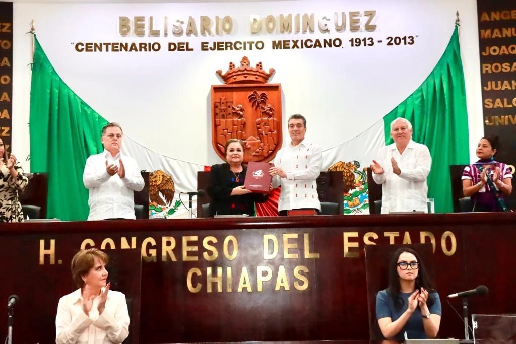 Rutilio Escandón durante la presentación de su informe en el Congreso de Chiapas. Foto La Jornada