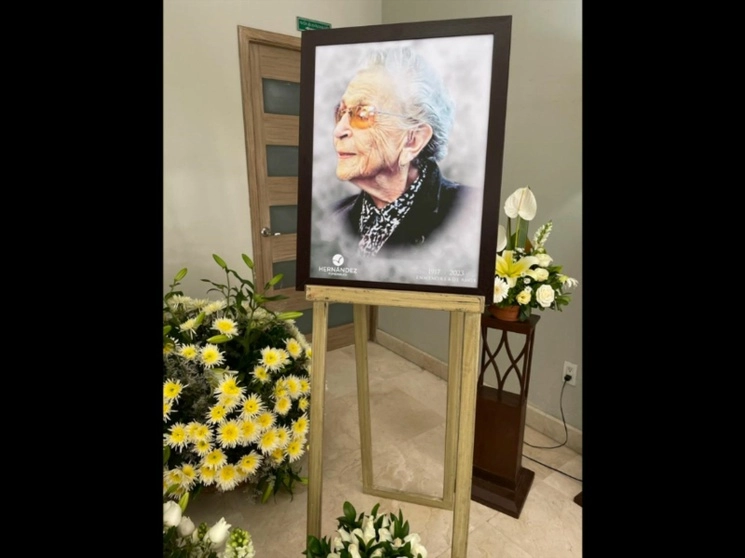 Más de 400 personas asistieron a una misa de despedida  de Concepción Calvillo, compañera de lucha de Salvador Nava Martínez. Foto Vicente Juárez