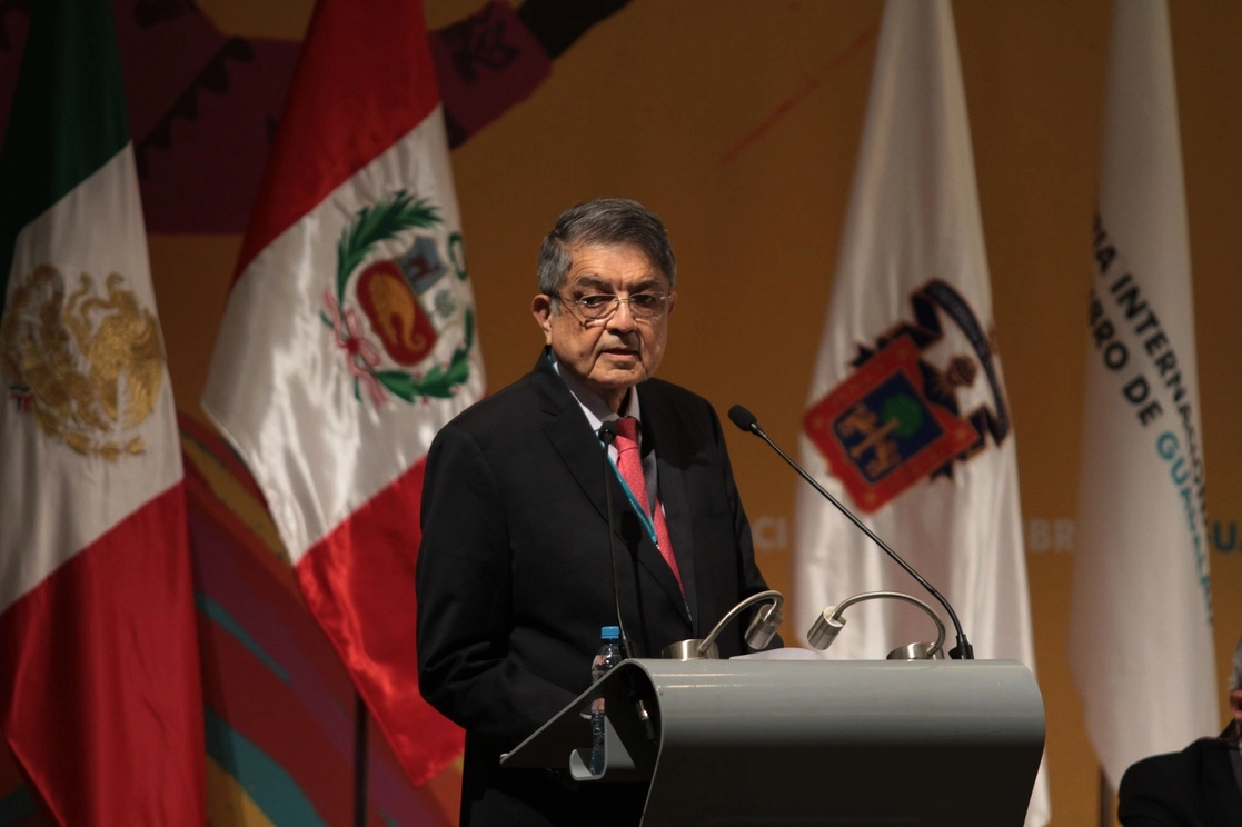 El escritor Sergio Ramírez durante la inauguración de la 35 edición de la FIL Guadalajara. Foto Arturo Campos Cedillo