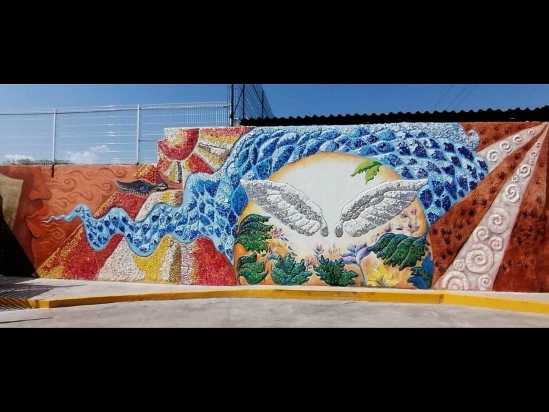 El mural se inspiró en la cosmovisión de la etnia guarijía y representa el inicio de la vida. Foto Cristina Gómez Lima