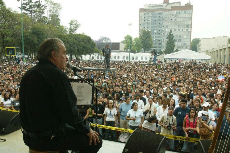 Oscar Chávez, en concierto en CU. Foto Carlos Ramos Mamahua/ Archivo 