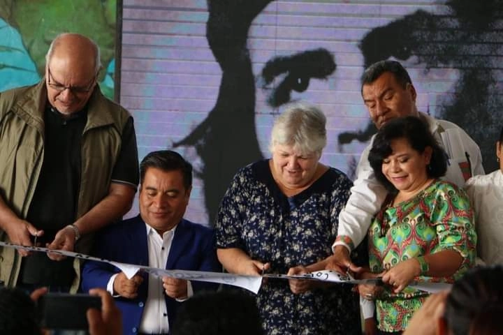  Ante esto el director del Fondo de Cultura Económica, Paco Ignacio Taibo II, acudirá a Actopan a recibir la Llave de la Ciudad en representación de la escritora. Foto La Jornada