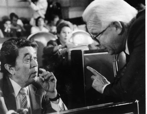 Arnoldo Martínez Verdugo y Heberto Castillo, el 28 de octubre de 1987 en el Palacio Legislativo de San Lázaro. Foto ‘La Jornada’

