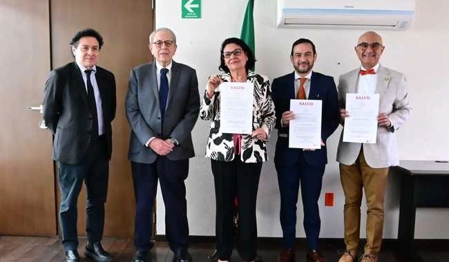 La ceremonia fue encabezada por el secretario de Salud, Jorge Alococer Varela. Foto Ssa