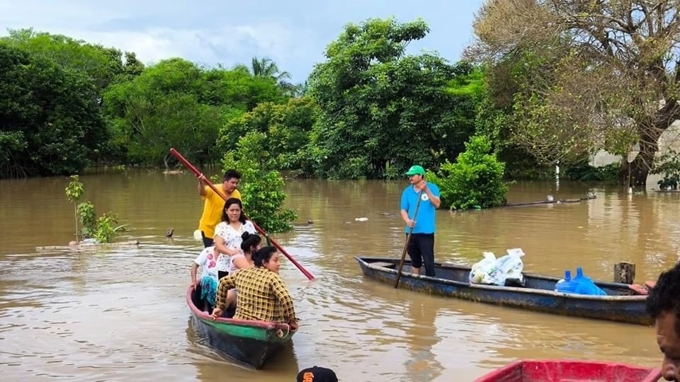 En Tlacotalpan, el río Papaloapan alcanzó un nivel de 1.90 metros, por lo que comenzaron los escurrimientos hacia el poblado considerado Patrimonio Cultural de la Humanidad. Foto cortesía ayuntamiento de Tlacotalpan