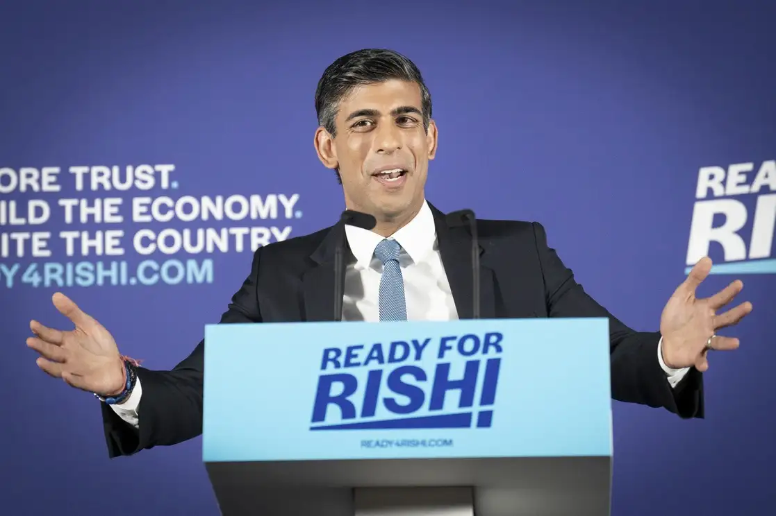 El ex secretario de Economía de Reino Unido Rishi Sunak, hoy en Londres. Foto Ap