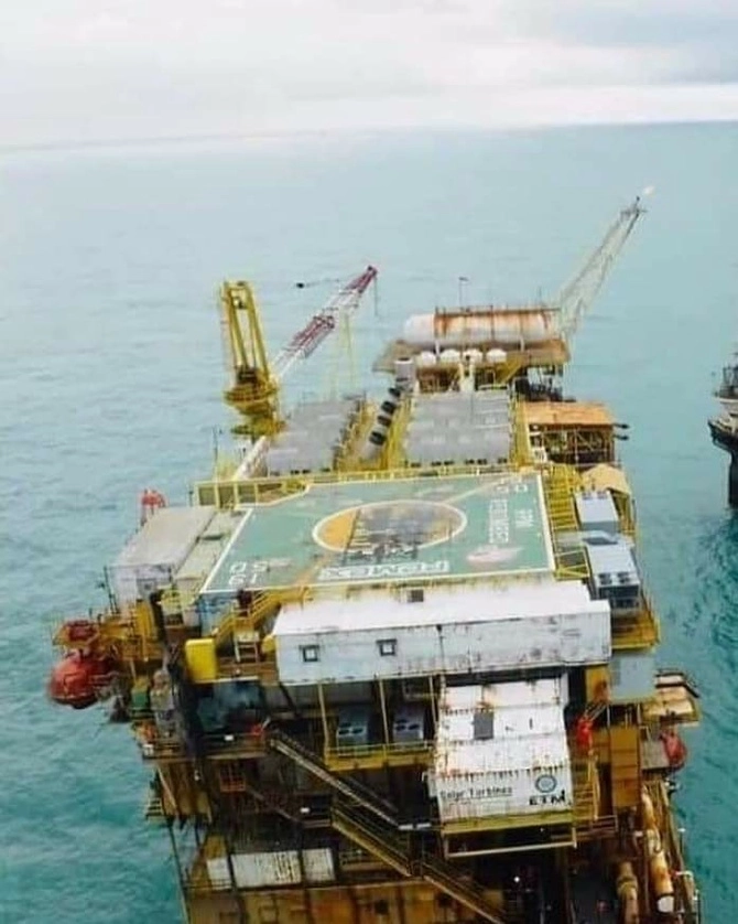 Vista aérea del complejo de Pemex. Foto Lorenzo Chim