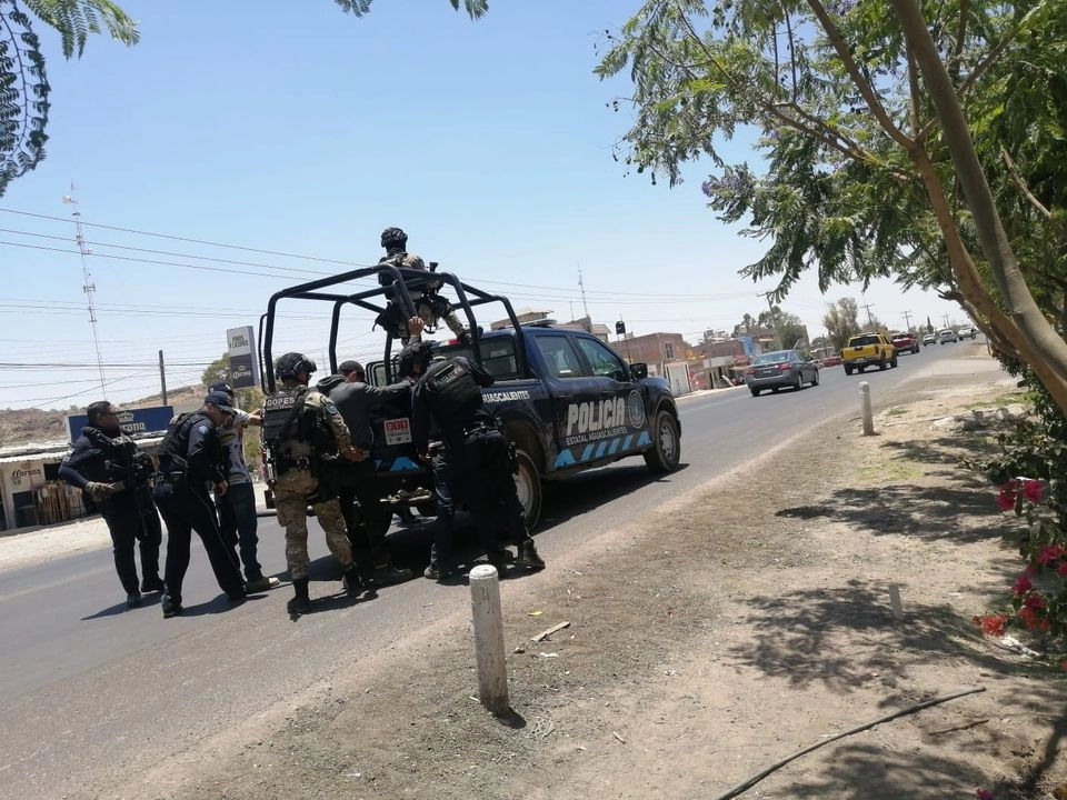 En este edificio se realizan trámites como la solicitud de licencias de conducir, así como permisos temporales para conducir sin placas, entre otros. Hasta el momento ninguna autoridad ha brindado información sobre el hecho.  Foto