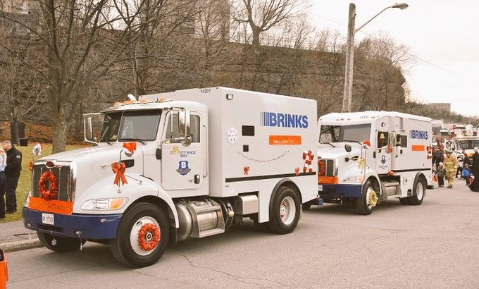 El camión blindado de Brinks transportaba joyas de la Feria Internacional de Piedras Preciosas y Joyería en San Mateo, al sur de San Francisco. Foto @Brinks