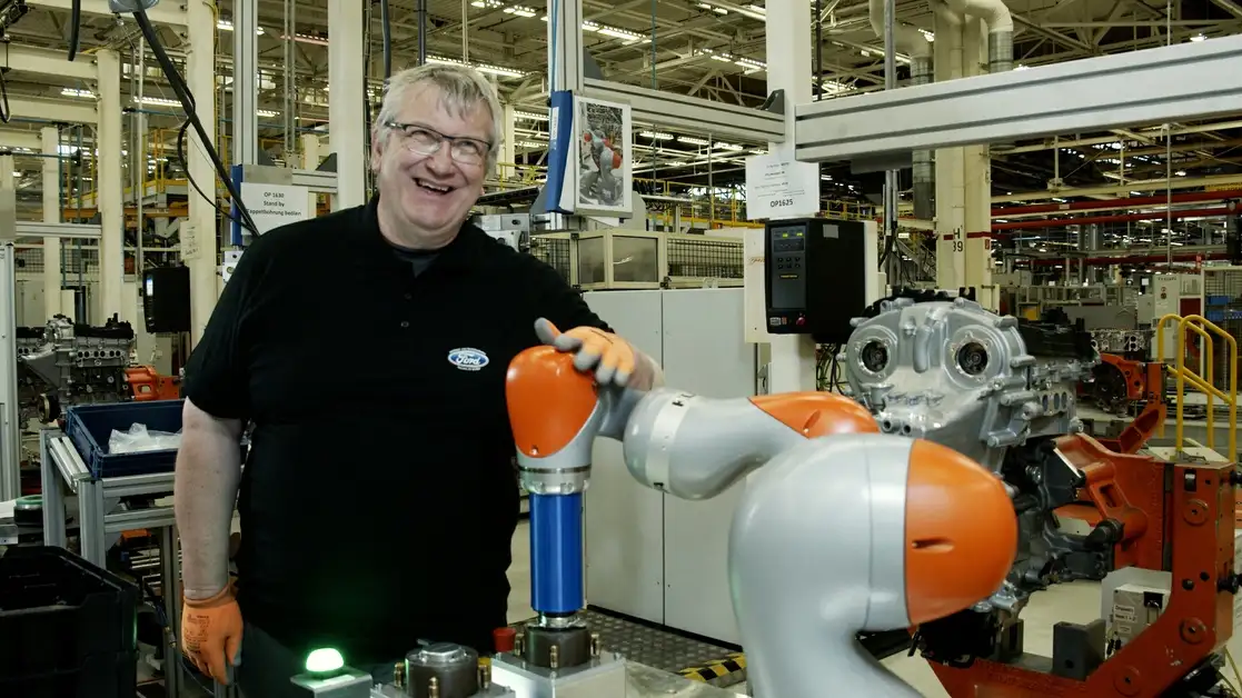 Los cobots o robots colaborativos se han convertido en una aplicación práctica de la industria 4.0, automatizando procesos industriales, repetitivos, manuales e incluso peligrosos para las personas. Cada vez más empresas apuestan por esta forma de automatizar procesos. 
Fotos. Cortesía Ford.