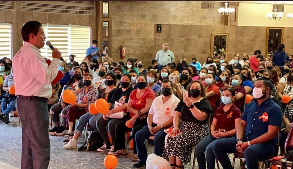 Rodolfo González Valderrama  les pidió que estén alertas porque hay quienes se quieren aprovechar de estos programas para sacar beneficios económicos. Foto cortesía 