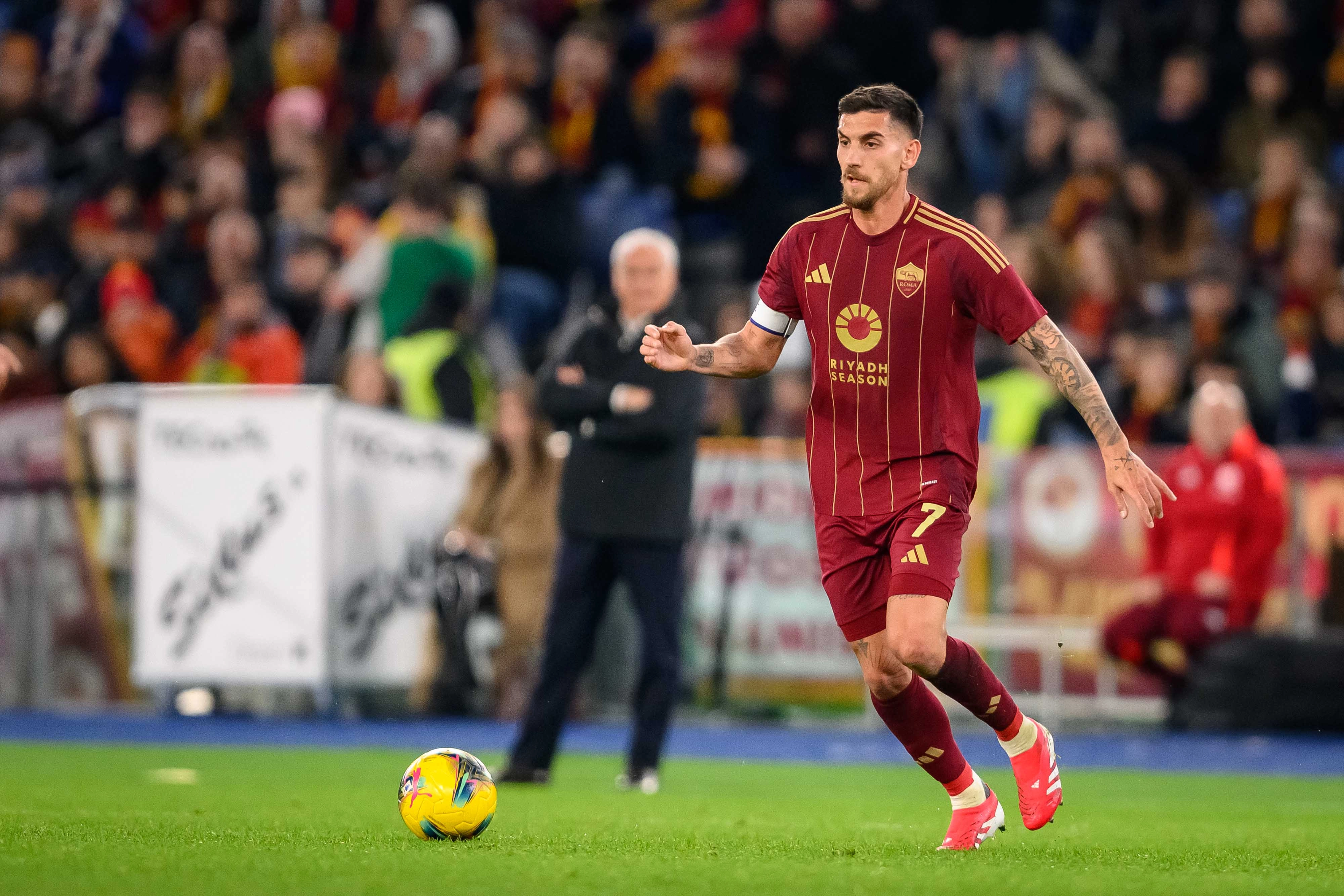 En el presente torneo de la Serie A, Roma ocupa el octavo sitio del campeonato con 43 puntos; registra 12 triunfos, siete empates y ochos derrotas. Foto Tomada de X  