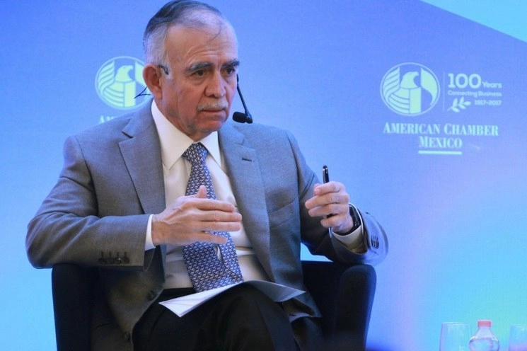 Alfonso Romo aseguró que la política de austeridad no significa un riesgo que provoque que el país llegue a la anorexia. Foto María Luisa Severiano / Archivo