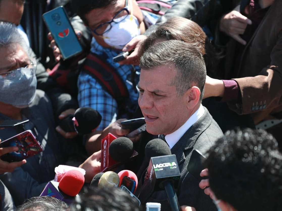 “Rosario Robles está dispuesta a entregar información que demuestre que Luis Videgaray fue el responsable de los desvíos de recursos relacionados con la estafa maestra”, dijo ayer su abogado tras reunirse con ella en la cárcel. Foto Luis Castillo