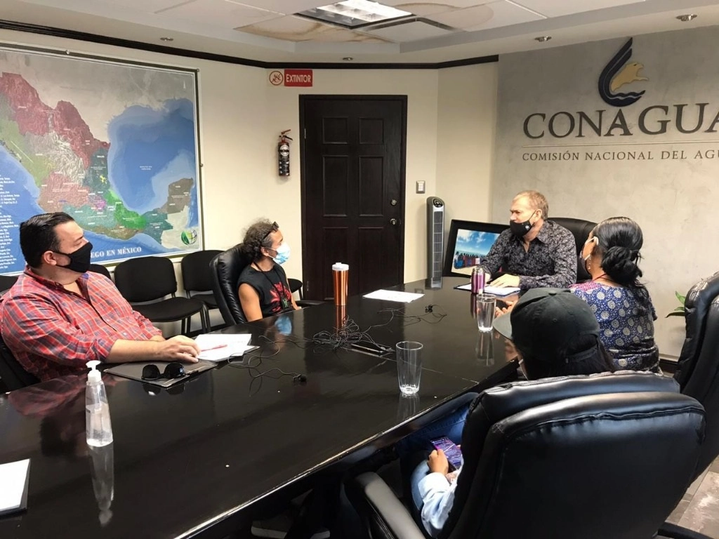 Rubén Albarrán, vocalista de Café Tacvba, presentó a la Conagua en Sonora un proyecto para abastecer de agua a la comunidad indígena de Comcáac. Foto Cristina Gómez Lima