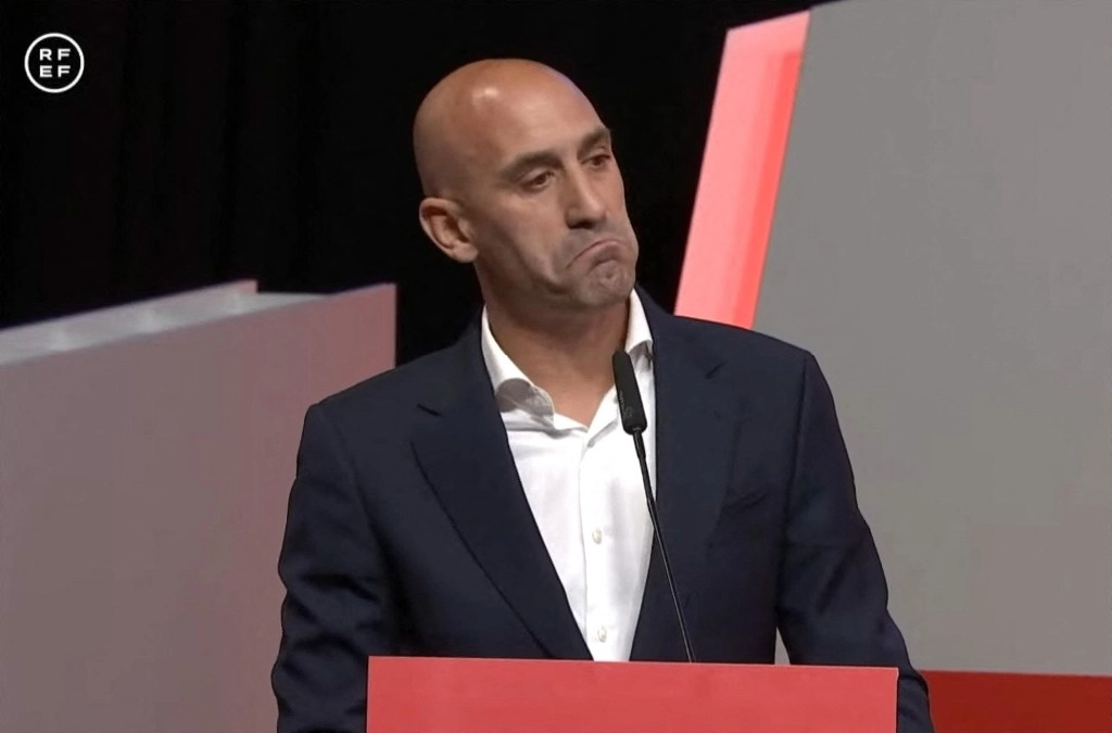 El ex jefe del futbol español Luis Rubiales durante la asamblea general extraordinaria de la Real Federación Española de Futbol en Madrid, el 25 de agosto de 2023. Foto Afp