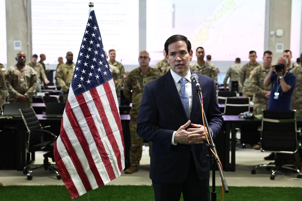 El secretario de Estado de Estados Unidos, Marco Rubio, habla con los medios después de visitar el Centro de Coordinación Civil-Militar en el sur de Israel, el 24 de octubre de 2025.