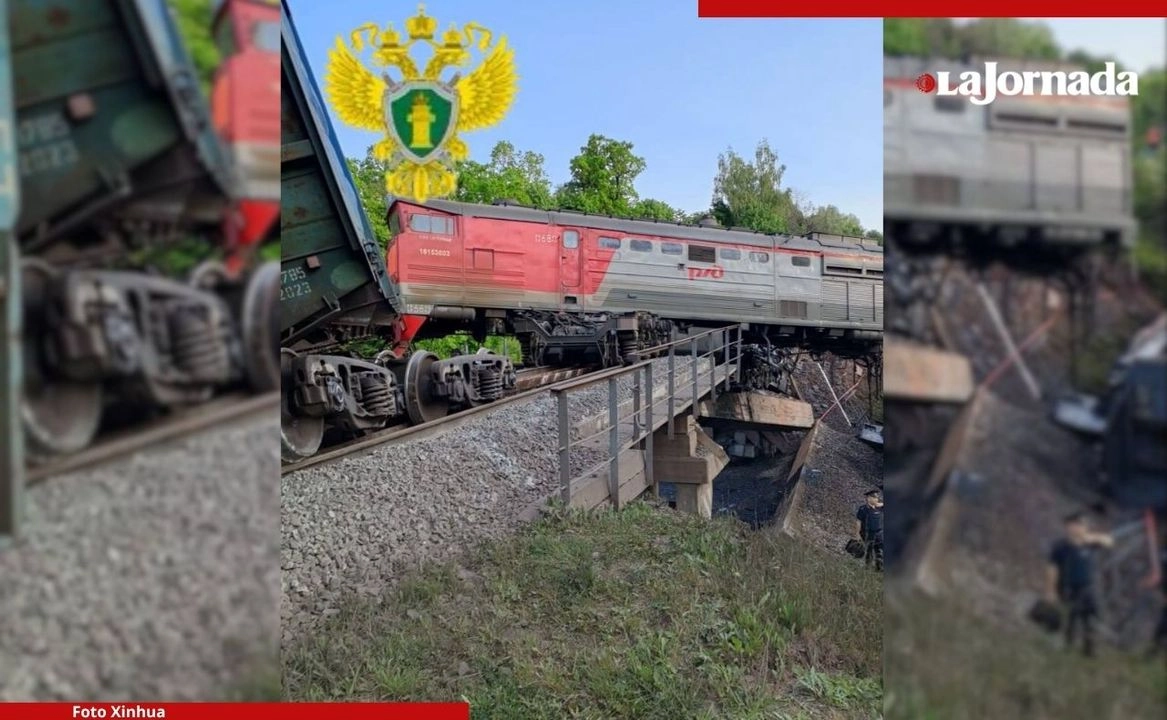 Un puente colapsó en el distrito de Zheleznogorsk, en la región de Kursk, Rusia, descarrilando un tren de carga y provocando un incendio, el 1 de junio de 2025.