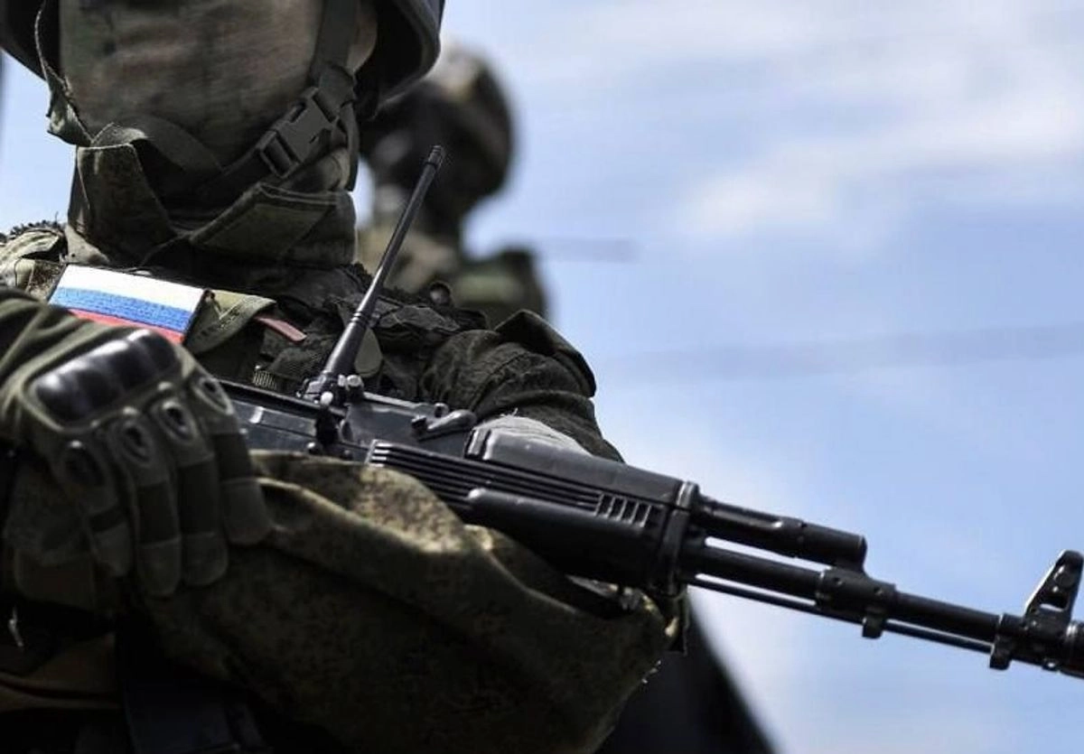 Un militar ruso en Kursk, Rusia. Foto 