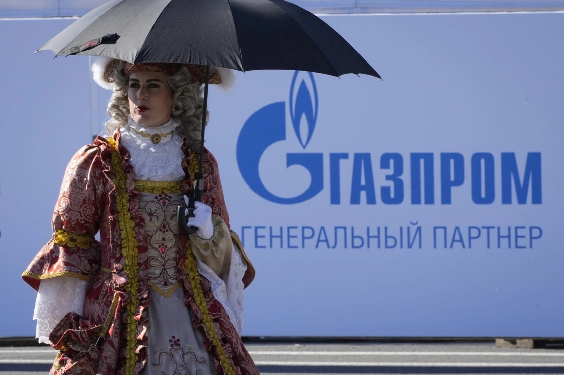 Anuncio de la compañía rusa Gazprom en San Petersburgo, Rusia, el 27 de mayo de 2022. Foto Ap