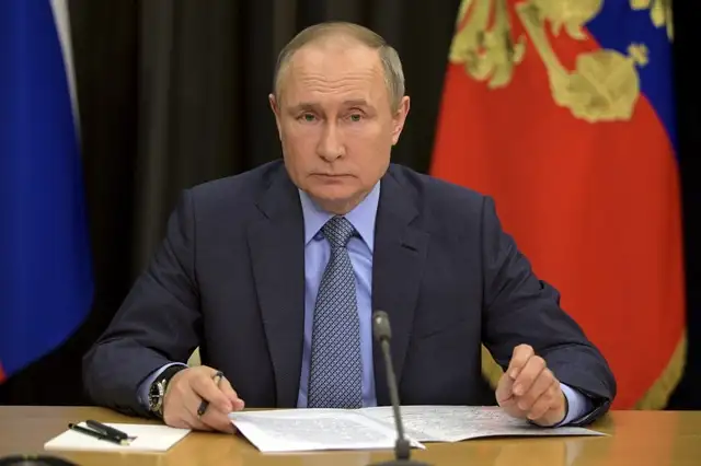 El presidente de Rusia, Vladimir Putin, afirmó que Rusia “es el único país del mundo que está dispuesto a compartir con otros países la tecnología de producción de nuestras vacunas”. Foto Ap 