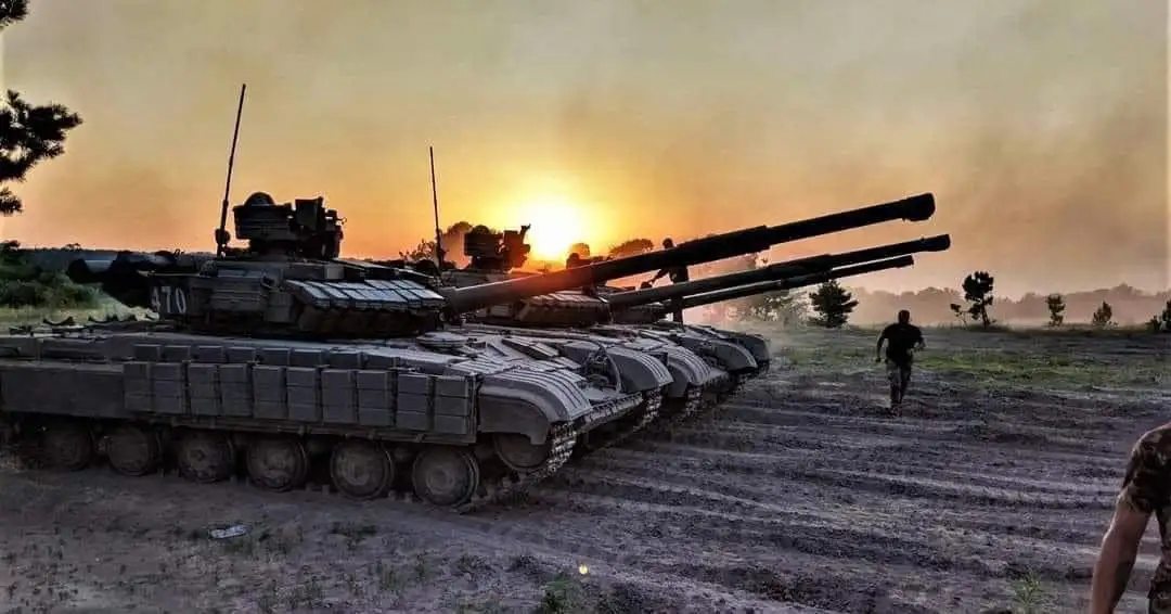 Columna de tanques del ejército ucranio durante una ofensiva contra fuerzas rusas en un lugar no especificado. Foto Afp / Ministerio de Defensa de Ucrania